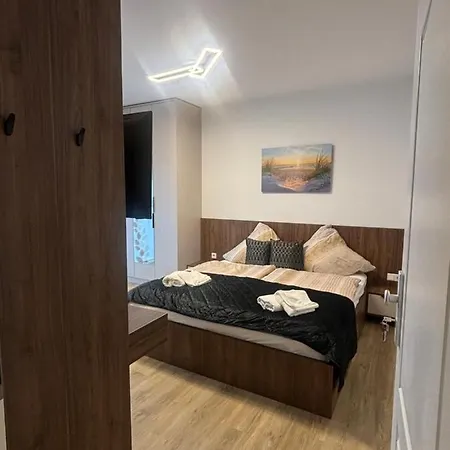 Lenti Duesseldorfer Apartment's ホームステイ