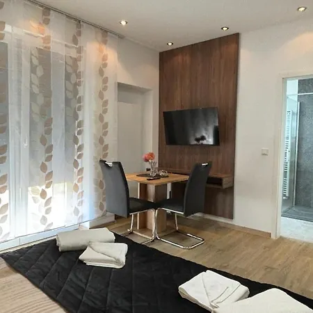 Lenti Duesseldorfer Apartment's