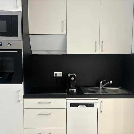 Lenti Duesseldorfer Apartment's ホームステイ