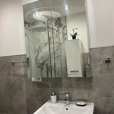 Lenti Duesseldorfer Apartment's *