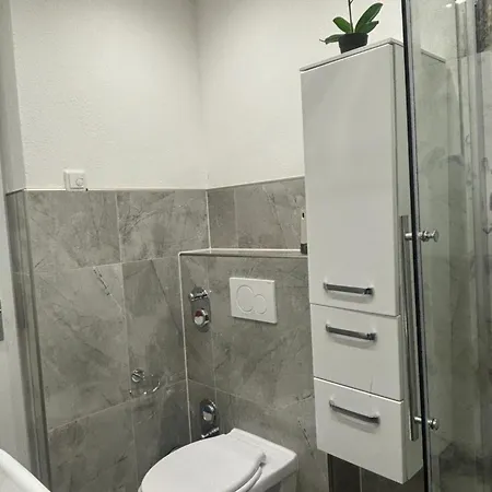 Lenti Duesseldorfer Apartment's Homestay *